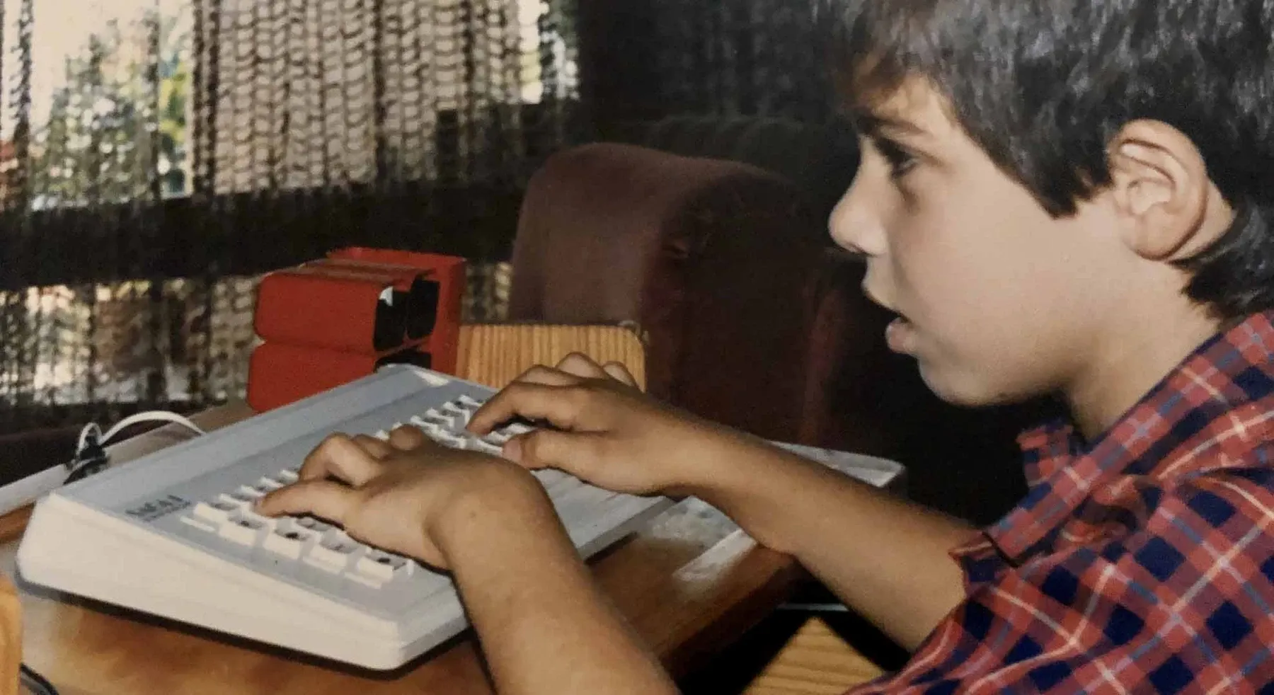 Pedro playing a ZX Spectrum 48K in 1985